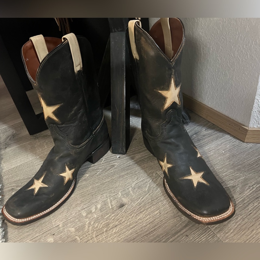 COLT FORD Women’s boots. Black with Stars. Size 11.